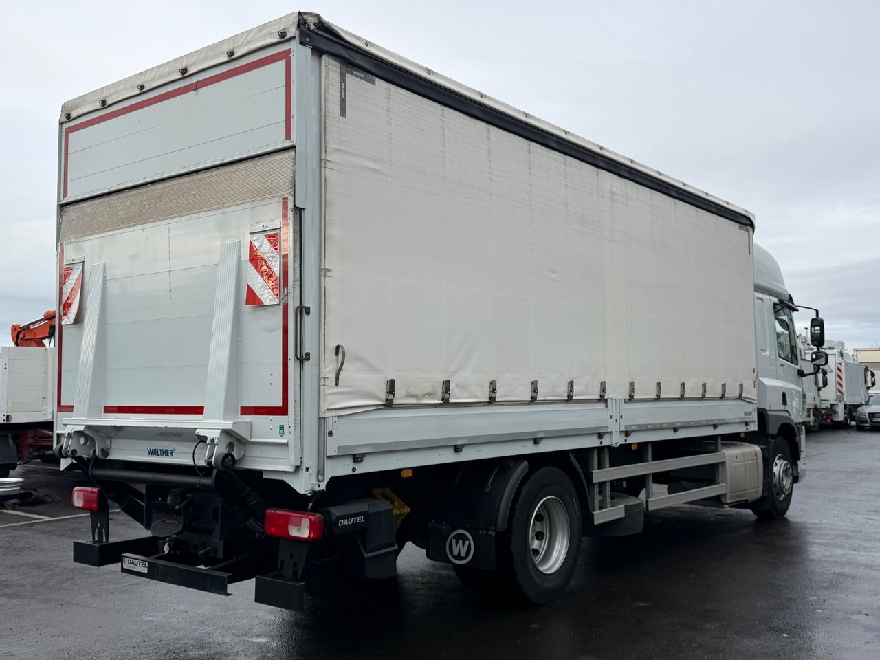 DAF CF 400FA Pritsche/Plane, Edscha, Retarder, Lbw - 侧帘卡车:图4 DAF CF 400FA Pritsche/Plane, Edscha, Retarder, Lbw - 侧帘卡车:图4
