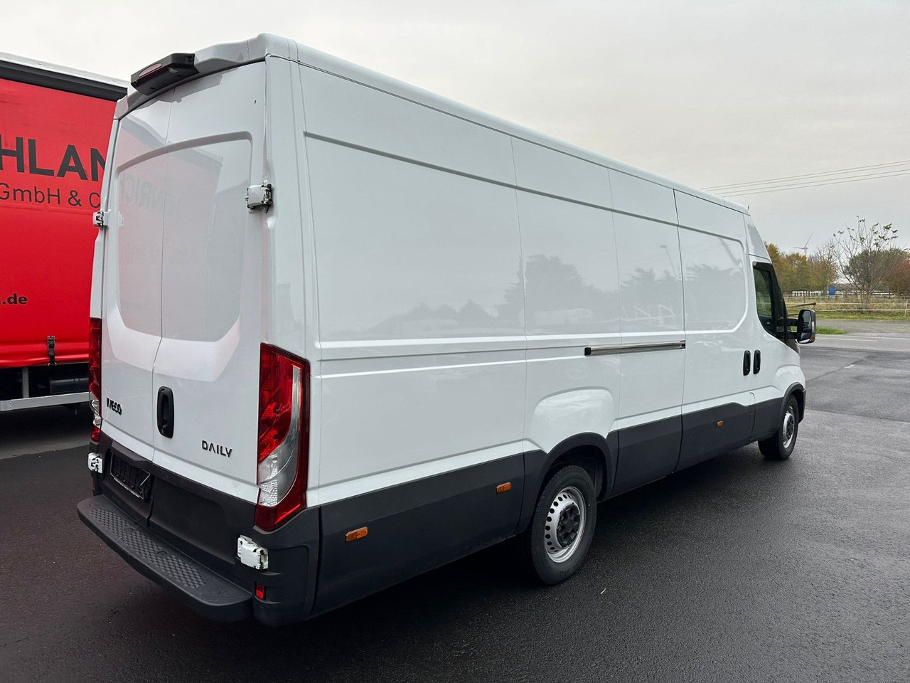 Iveco Daily 35 S14*Automatik*Heckkamera*top. Zustand!! Iveco Daily 35 S14*TOP*Automatik*Kamera* - 无侧窗厢式货车:图4 Iveco Daily 35 S14*Automatik*Heckkamera*top. Zustand!! Iveco Daily 35 S14*TOP*Automatik*Kamera* - 无侧窗厢式货车:图4