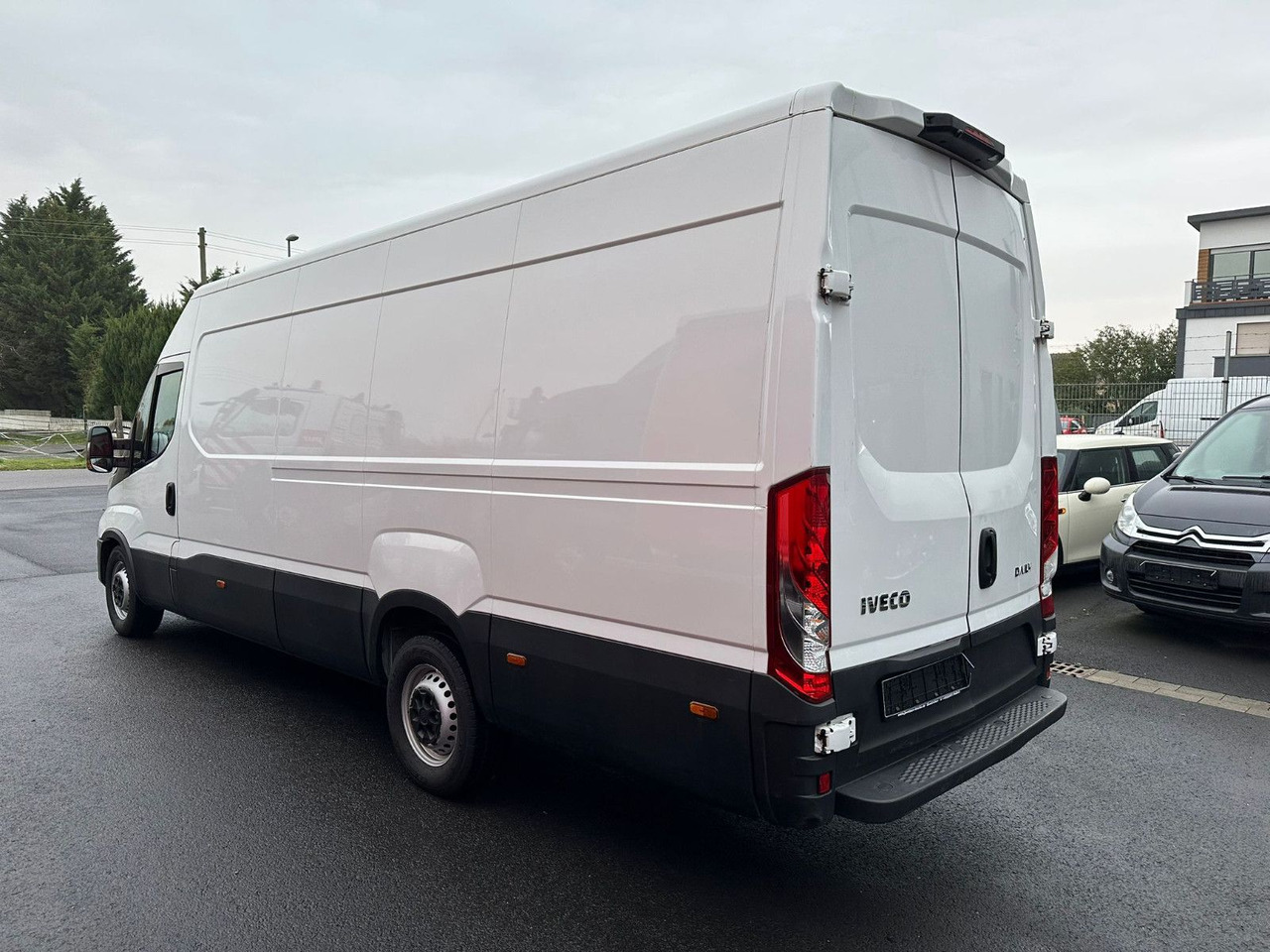 Iveco Daily 35 S14*Automatik*Heckkamera*top. Zustand!! Iveco Daily 35 S14*TOP*Automatik*Kamera* - 无侧窗厢式货车:图3 Iveco Daily 35 S14*Automatik*Heckkamera*top. Zustand!! Iveco Daily 35 S14*TOP*Automatik*Kamera* - 无侧窗厢式货车:图3