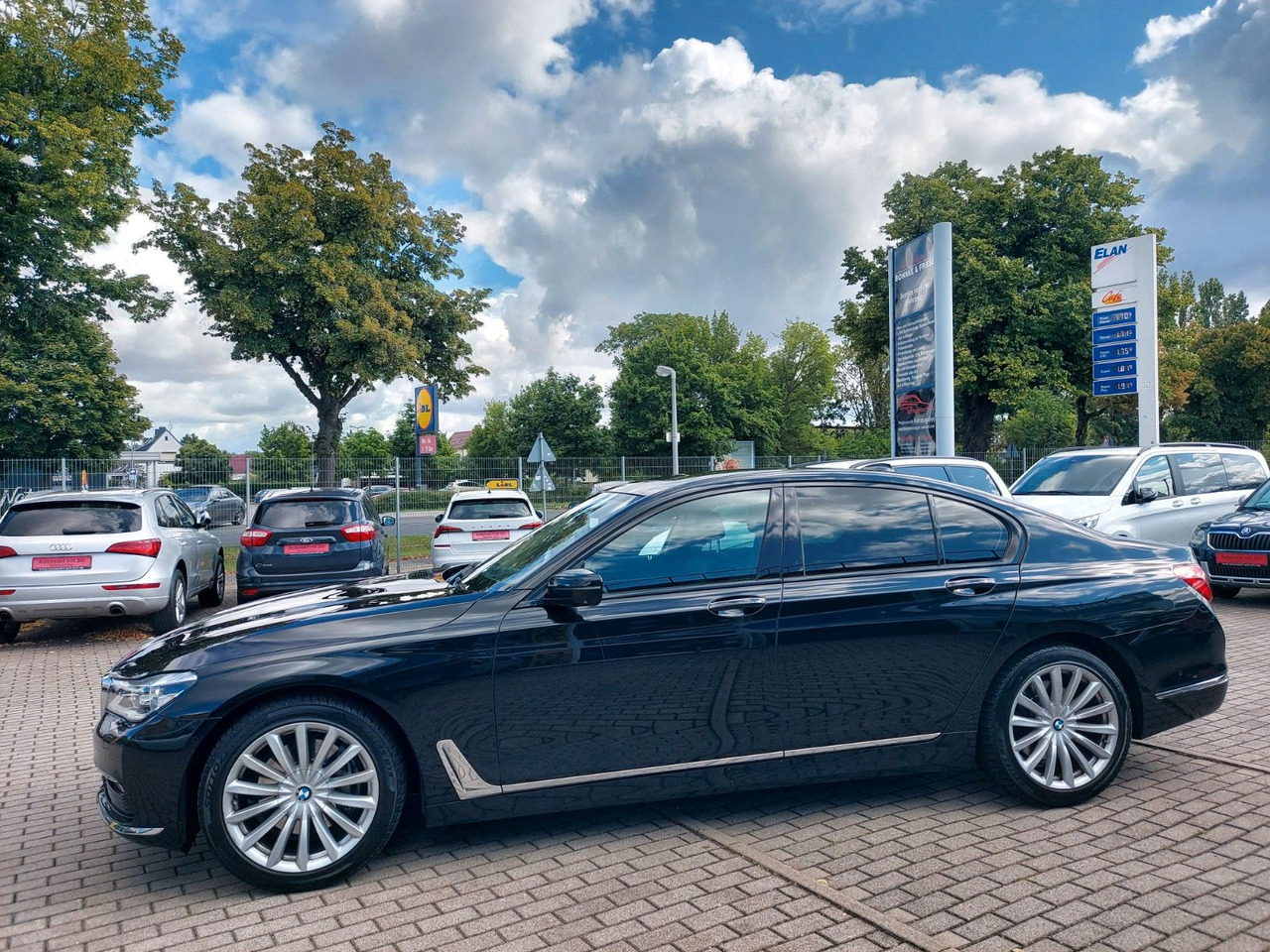 轿车 BMW 740 Baureihe 7 Lim 740 d xDrive Glasdach ACC：图7