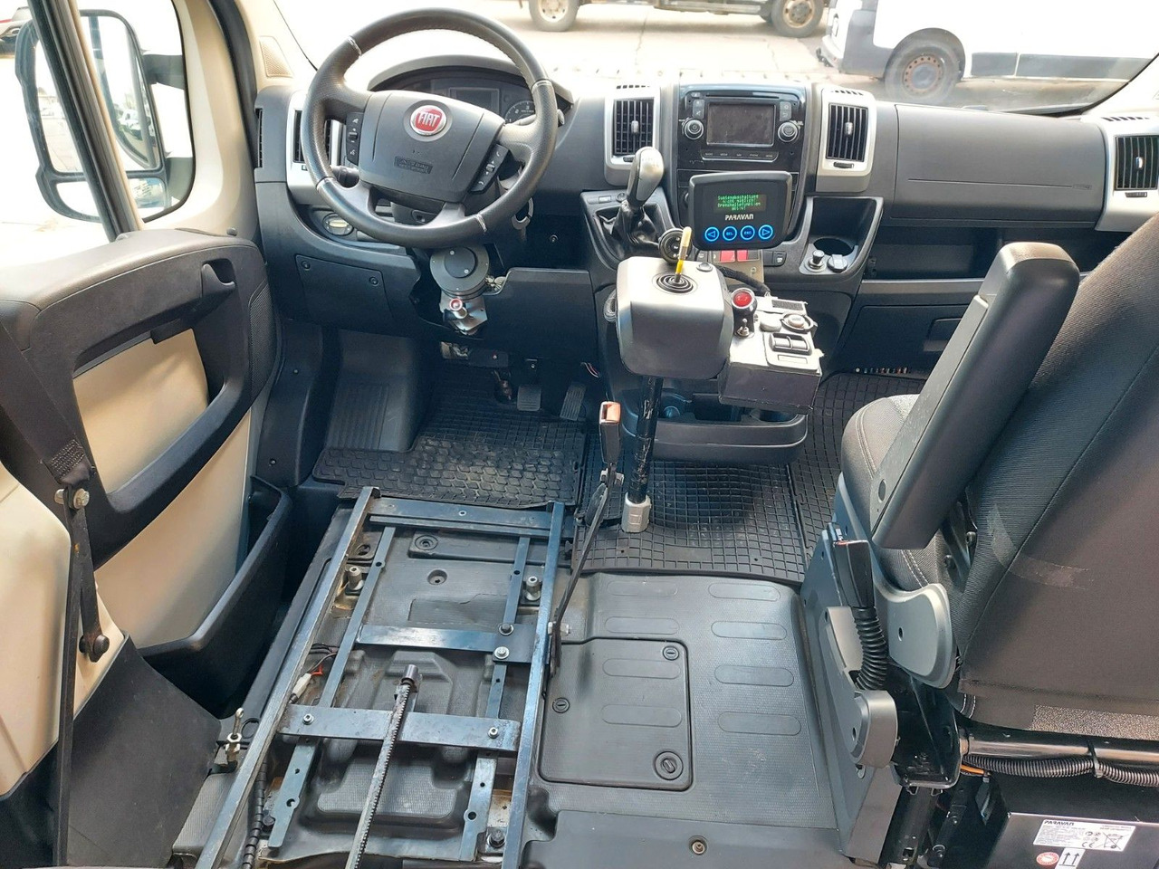 Fiat Ducato Kombi 130 Paravan Space Drive 2 Rollstuhl - 小型客车:图5 Fiat Ducato Kombi 130 Paravan Space Drive 2 Rollstuhl - 小型客车:图5