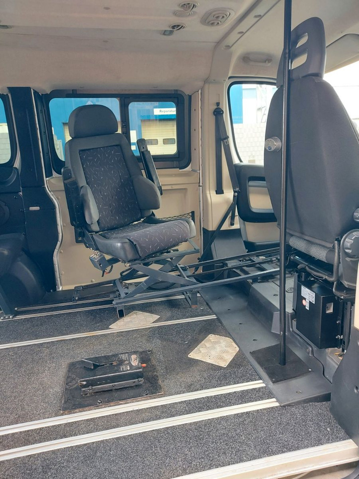 Fiat Ducato Kombi 130 Paravan Space Drive 2 Rollstuhl - 小型客车:图3 Fiat Ducato Kombi 130 Paravan Space Drive 2 Rollstuhl - 小型客车:图3