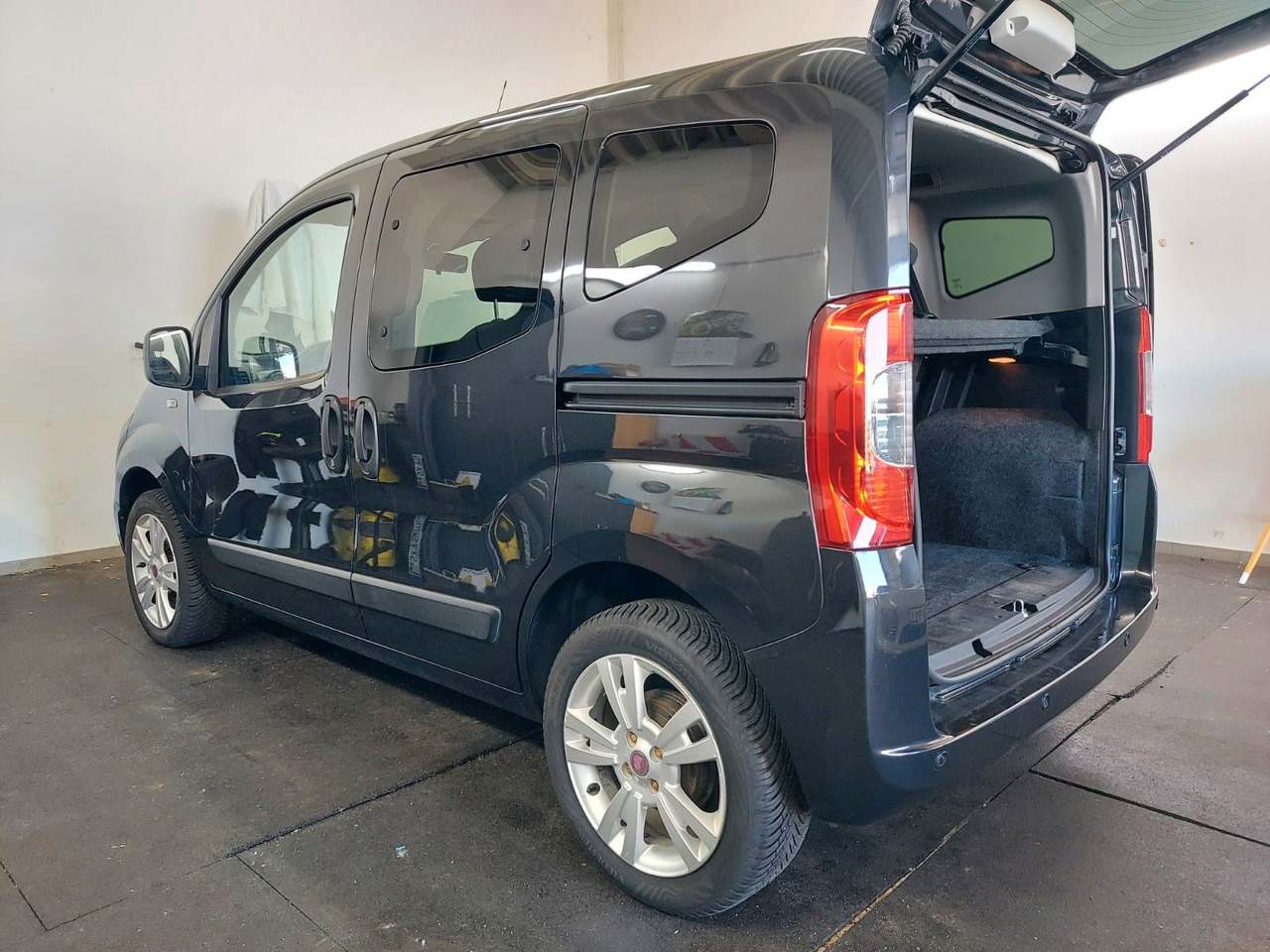 Fiat Qubo Pop 5 Sitze Klima Sitzheizung PDC - 小型客车:图2 Fiat Qubo Pop 5 Sitze Klima Sitzheizung PDC - 小型客车:图2