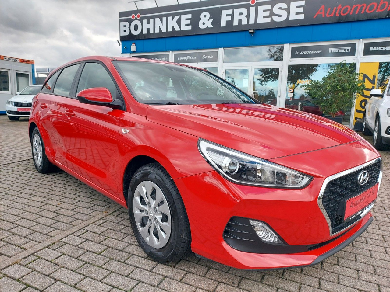 Hyundai i30 cw Pure Klima Spurasssist 8x Räder - 旅行车:图1 Hyundai i30 cw Pure Klima Spurasssist 8x Räder - 旅行车:图1