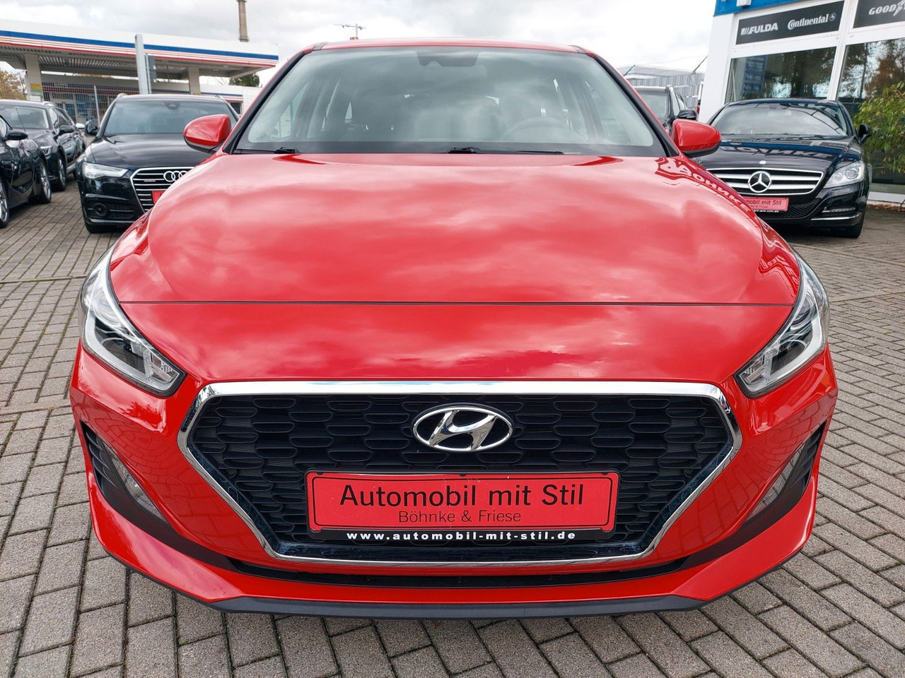 Hyundai i30 cw Pure Klima Spurasssist 8x Räder - 旅行车:图2 Hyundai i30 cw Pure Klima Spurasssist 8x Räder - 旅行车:图2