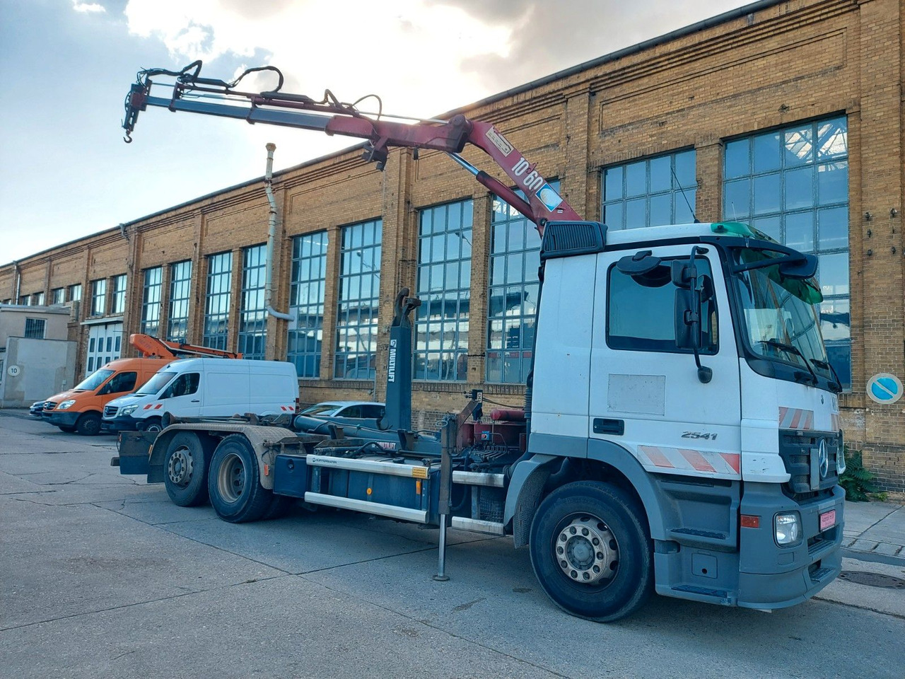 Mercedes-Benz Actros 6-Zyl. 2541 HMF KRAN ABROLLKIPPER - 吊钩升降车, 起重车:图1 Mercedes-Benz Actros 6-Zyl. 2541 HMF KRAN ABROLLKIPPER - 吊钩升降车, 起重车:图1