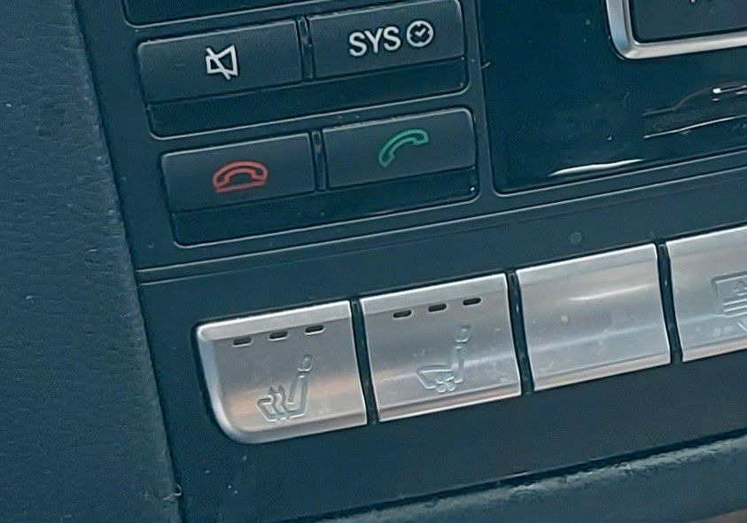 Mercedes-Benz CLS 350 CDI BE Xenon Leder Navi Sitzbelüftung - 轿车:图4 Mercedes-Benz CLS 350 CDI BE Xenon Leder Navi Sitzbelüftung - 轿车:图4