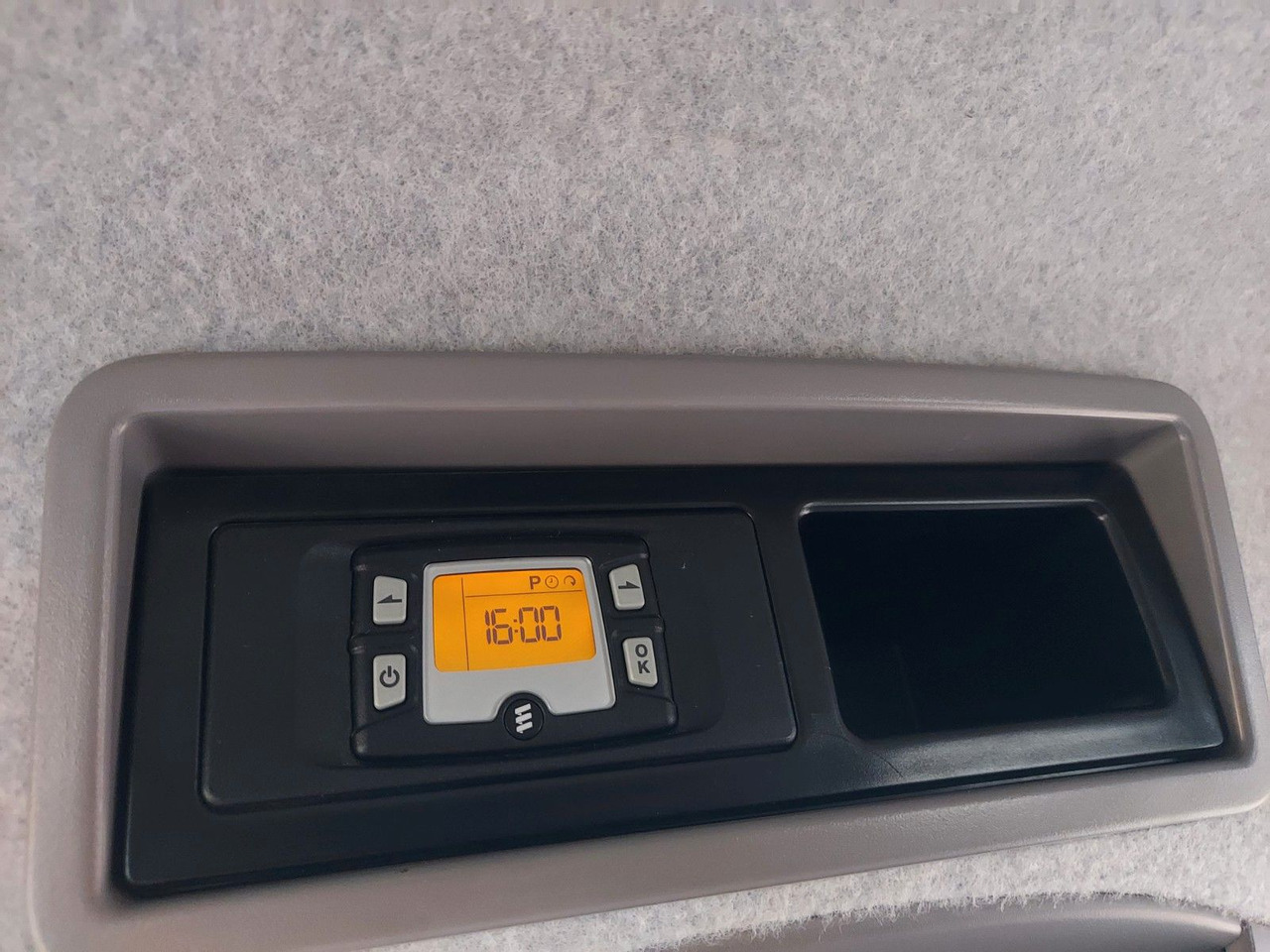 Mercedes-Benz Sprinter II Pritsche/DoKa 516 CDI KLIMA AHK - 平板货车, 康比货车:图2 Mercedes-Benz Sprinter II Pritsche/DoKa 516 CDI KLIMA AHK - 平板货车, 康比货车:图2