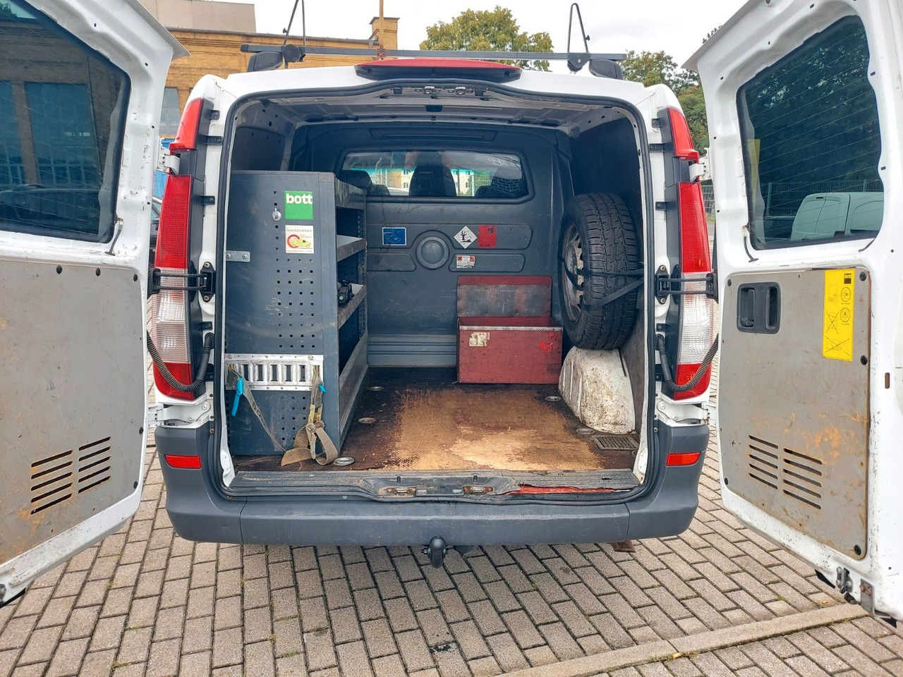 Mercedes-Benz Vito Mixto 4x4 116 extralang Automatik 5 Sitze 租赁 Mercedes-Benz Vito Mixto 4x4 116 extralang Automatik 5 Sitze：图7