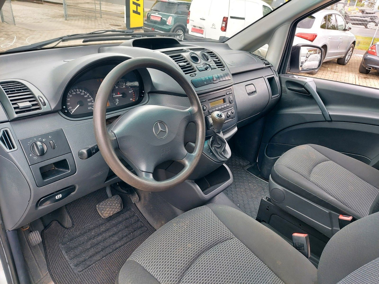 Mercedes-Benz Vito Mixto 4x4 116 extralang Automatik 5 Sitze 租赁 Mercedes-Benz Vito Mixto 4x4 116 extralang Automatik 5 Sitze：图20