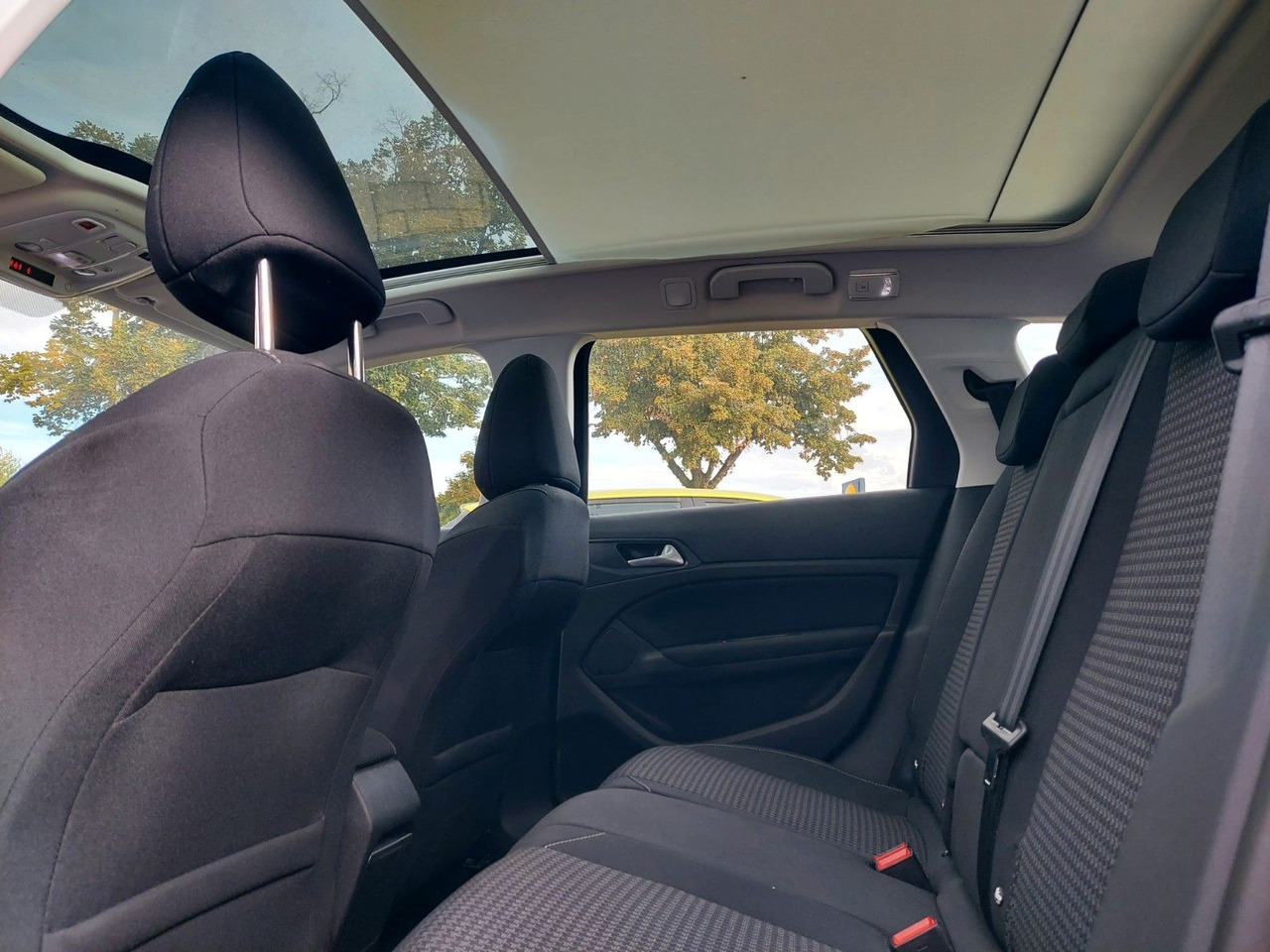 Peugeot 308 SW Active Business Panorama DAB Navi LED - 旅行车:图4 Peugeot 308 SW Active Business Panorama DAB Navi LED - 旅行车:图4