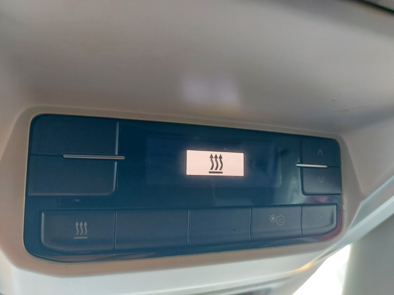 Volkswagen Crafter Kasten 35 lang Hochdach 4MOTION Maxi - 小型客车:图3 Volkswagen Crafter Kasten 35 lang Hochdach 4MOTION Maxi - 小型客车:图3