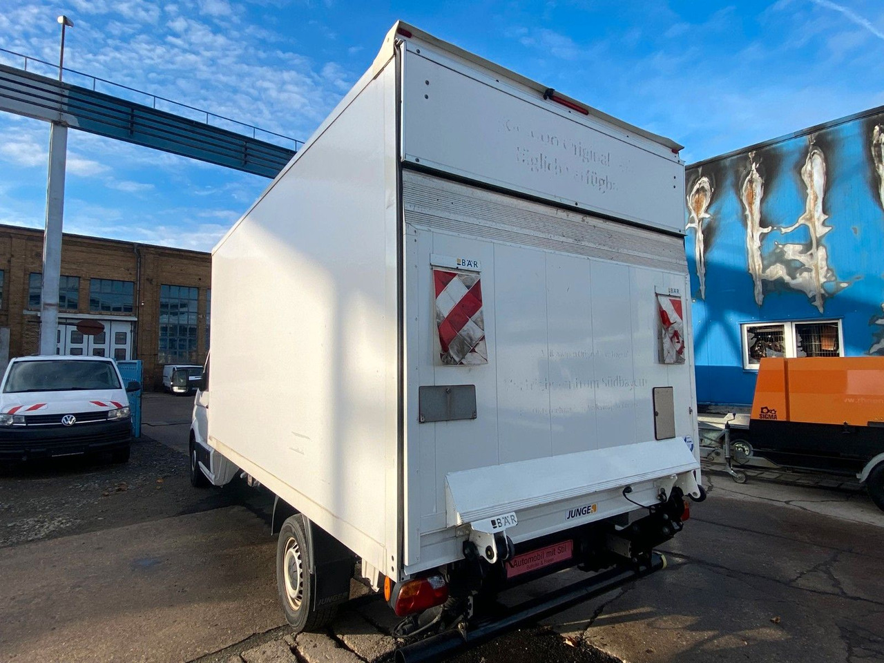 Volkswagen Crafter Pritsche Koffer 35 lang Bär LBW 750 - 厢式货车:图5 Volkswagen Crafter Pritsche Koffer 35 lang Bär LBW 750 - 厢式货车:图5