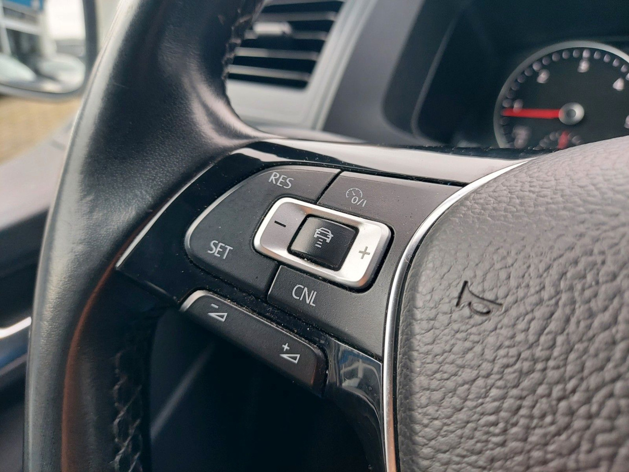 Volkswagen T6 Caravelle Comfortline Lang DSG 8 Sitze ACC - 小型客车:图2 Volkswagen T6 Caravelle Comfortline Lang DSG 8 Sitze ACC - 小型客车:图2