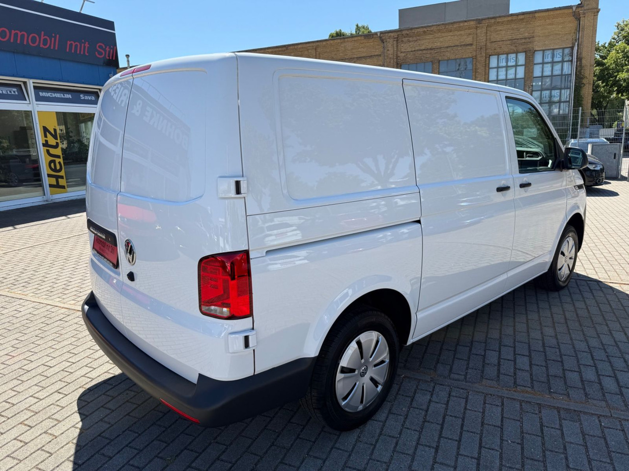 Volkswagen T6 Transporter KAMERA REGAL EINBAUTEN KLIMA - 小型客车:图4 Volkswagen T6 Transporter KAMERA REGAL EINBAUTEN KLIMA - 小型客车:图4