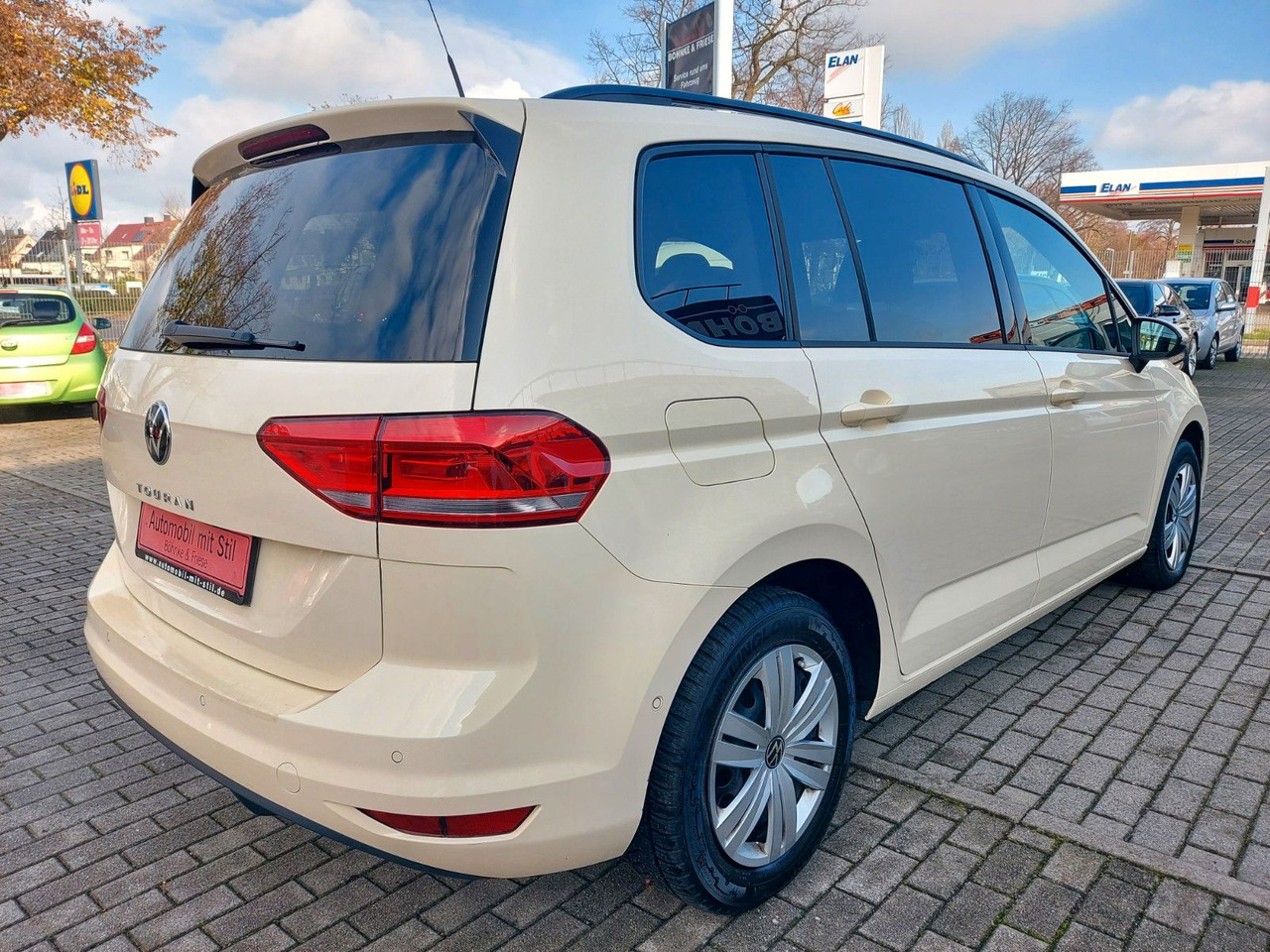Volkswagen Touran 2.0 TDI SCR DSG Comfortline TAXI 7 Sitze - 小型客车:图4 Volkswagen Touran 2.0 TDI SCR DSG Comfortline TAXI 7 Sitze - 小型客车:图4