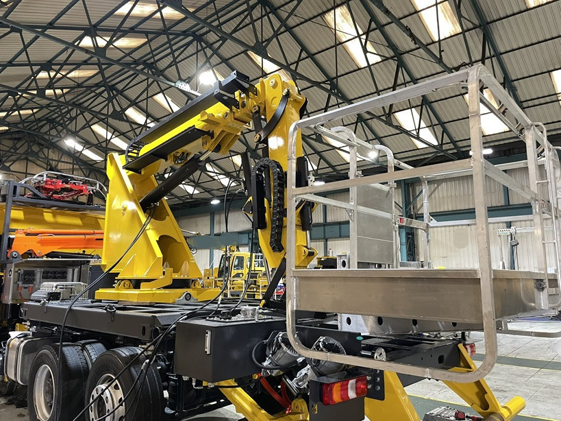 Inbiuro Mercedes Econic - 车载空中平台:图2 Inbiuro Mercedes Econic - 车载空中平台:图2
