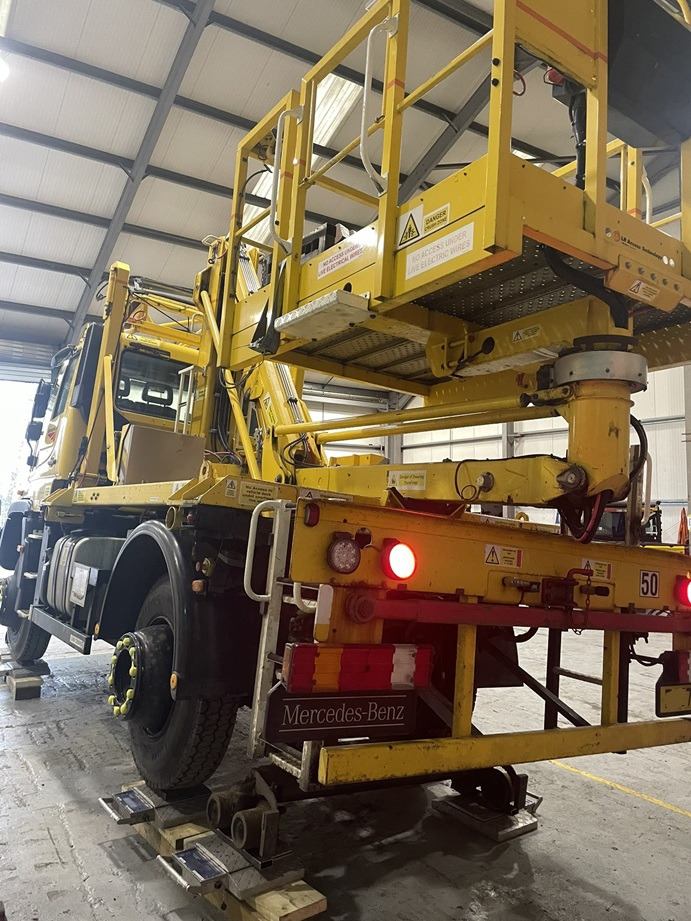 MERCEDES-BENZ Unimog, Aerial Platform, 400kg, 4x4, U423, Road-Rail - 铰接臂:图2 MERCEDES-BENZ Unimog, Aerial Platform, 400kg, 4x4, U423, Road-Rail - 铰接臂:图2