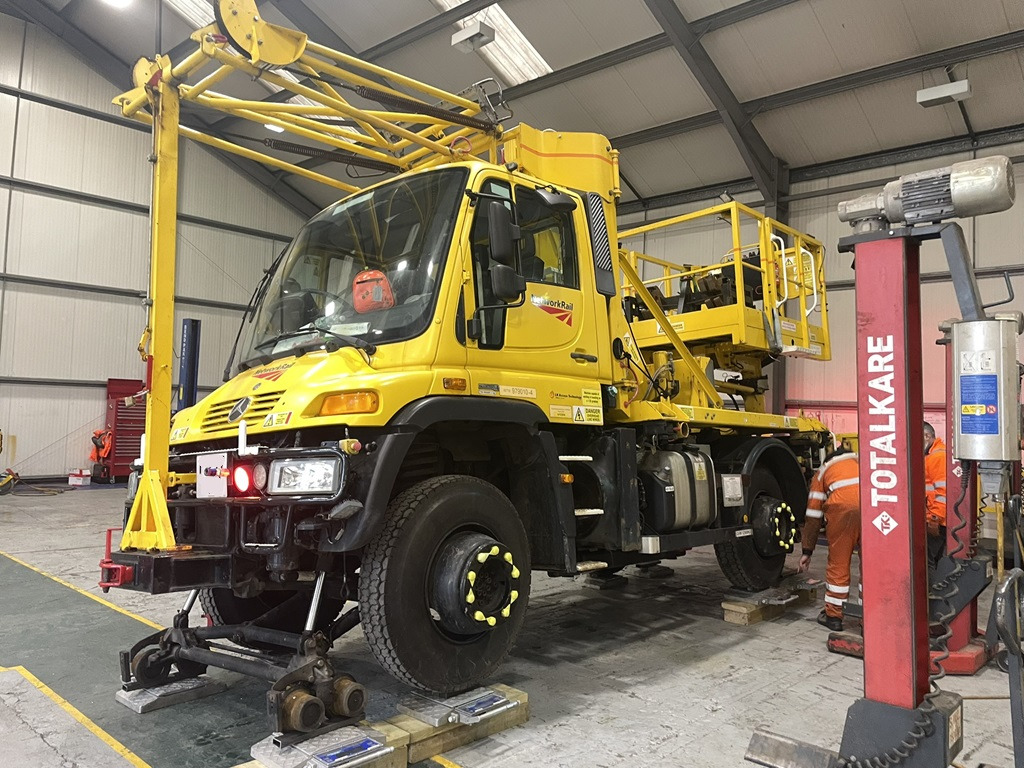 MERCEDES-BENZ Unimog, Aerial Platform, 400kg, 4x4, U423, Road-Rail - 铰接臂:图1 MERCEDES-BENZ Unimog, Aerial Platform, 400kg, 4x4, U423, Road-Rail - 铰接臂:图1