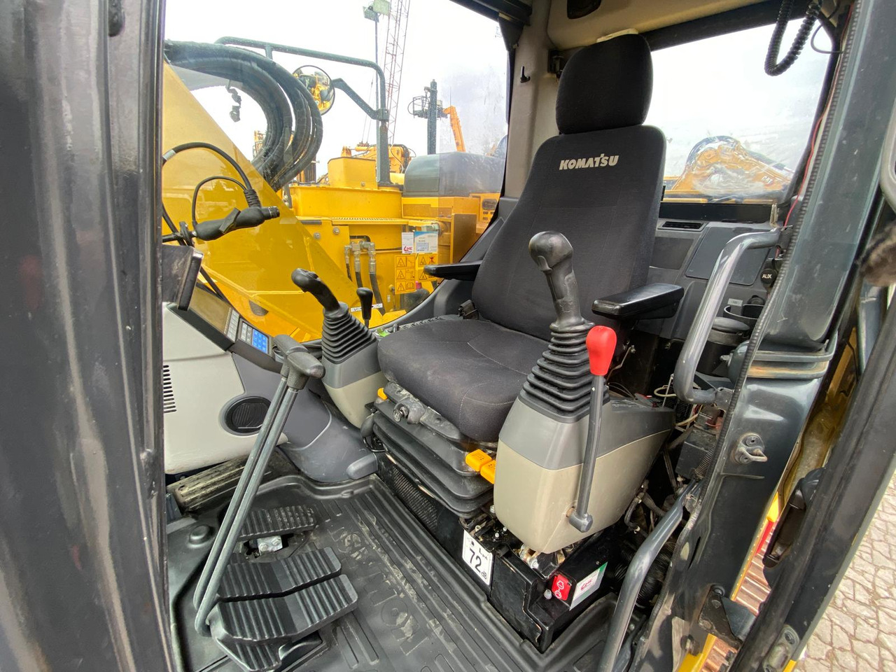 Komatsu PC138US-11 - 履带式挖掘机:图3 Komatsu PC138US-11 - 履带式挖掘机:图3