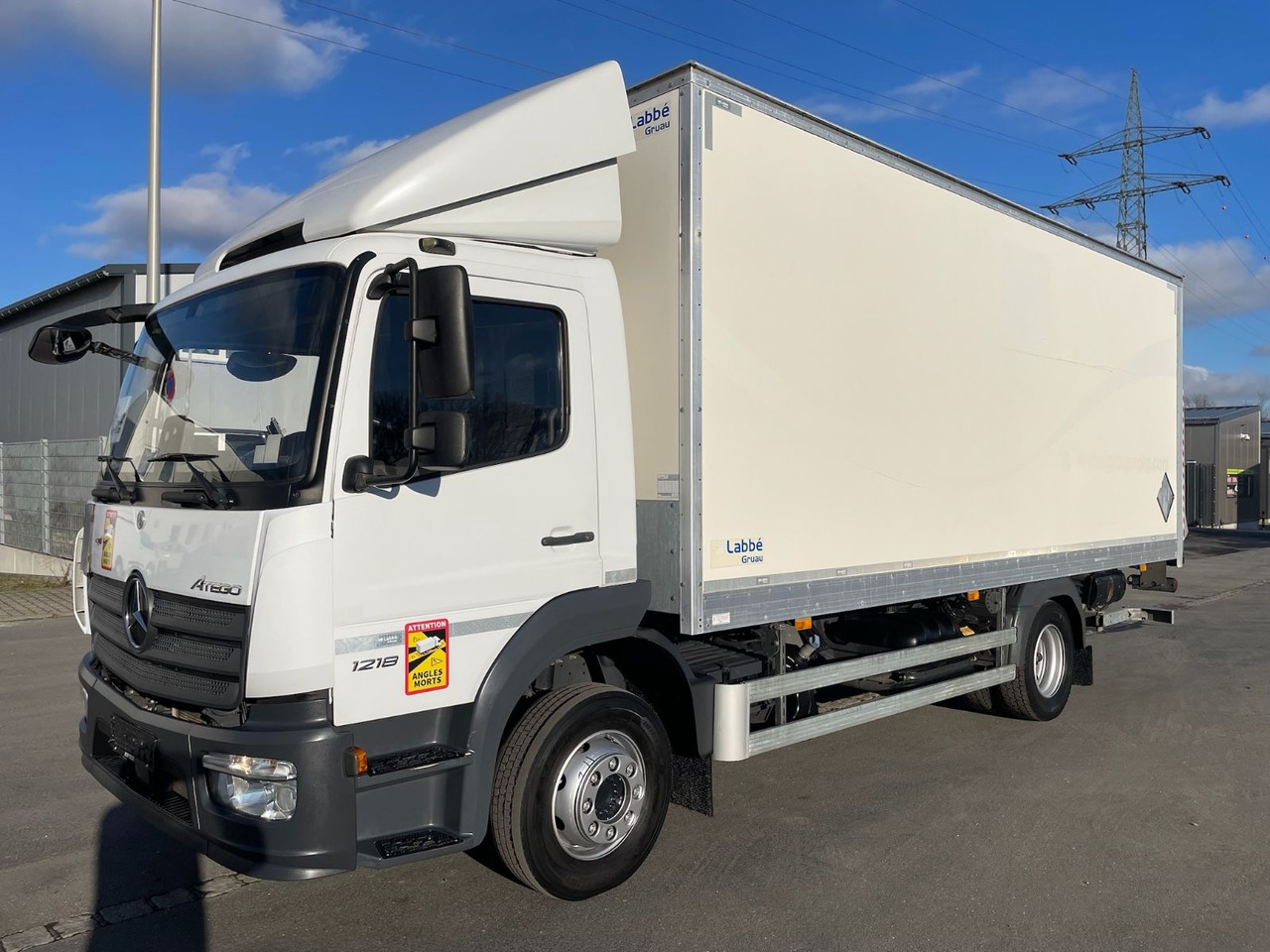 Mercedes-Benz Atego 1218 4x2 Koffer/FULL-ADR/EXIII/LBW/AC/EU6d - 厢式卡车:图3 Mercedes-Benz Atego 1218 4x2 Koffer/FULL-ADR/EXIII/LBW/AC/EU6d - 厢式卡车:图3