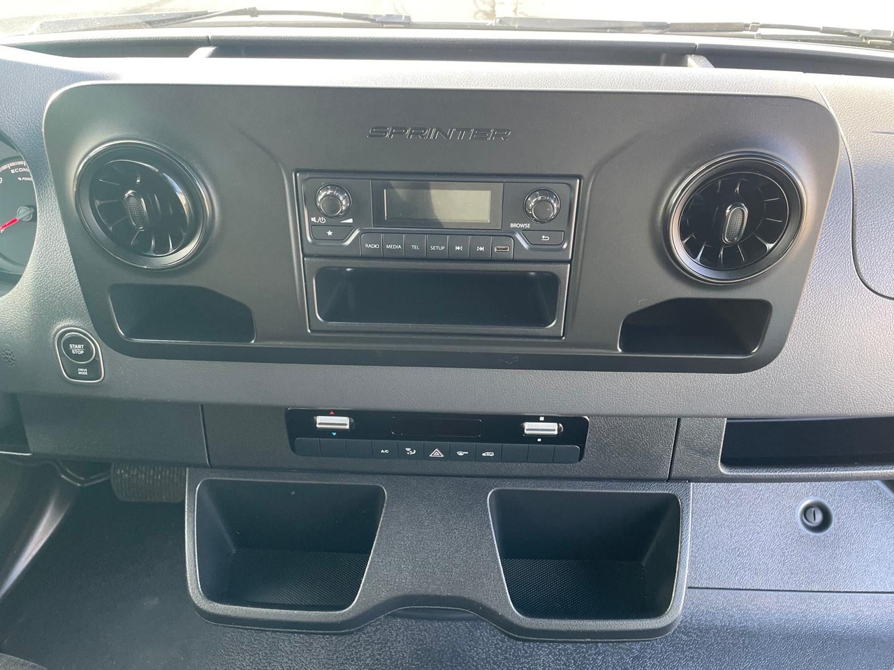 无侧窗厢式货车, 电动小型货车 Mercedes-Benz eSprinter L2H2 Kastenwagen/47KW/AC/Kamera：图16