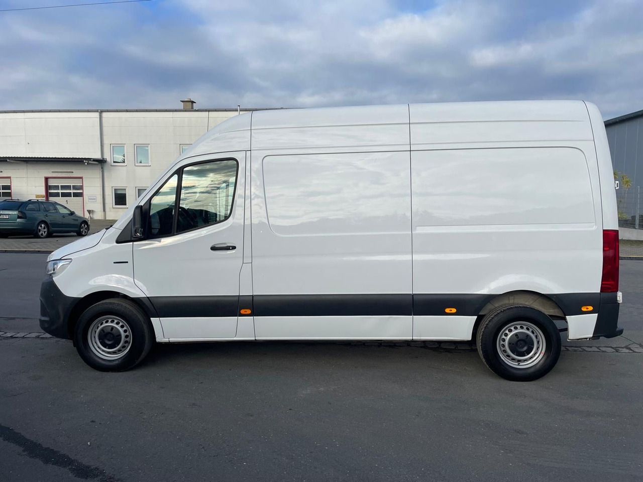 Mercedes-Benz eSprinter L2H2 Kastenwagen/47KW/AC/Kamera - 无侧窗厢式货车, 电动小型货车:图4 Mercedes-Benz eSprinter L2H2 Kastenwagen/47KW/AC/Kamera - 无侧窗厢式货车, 电动小型货车:图4