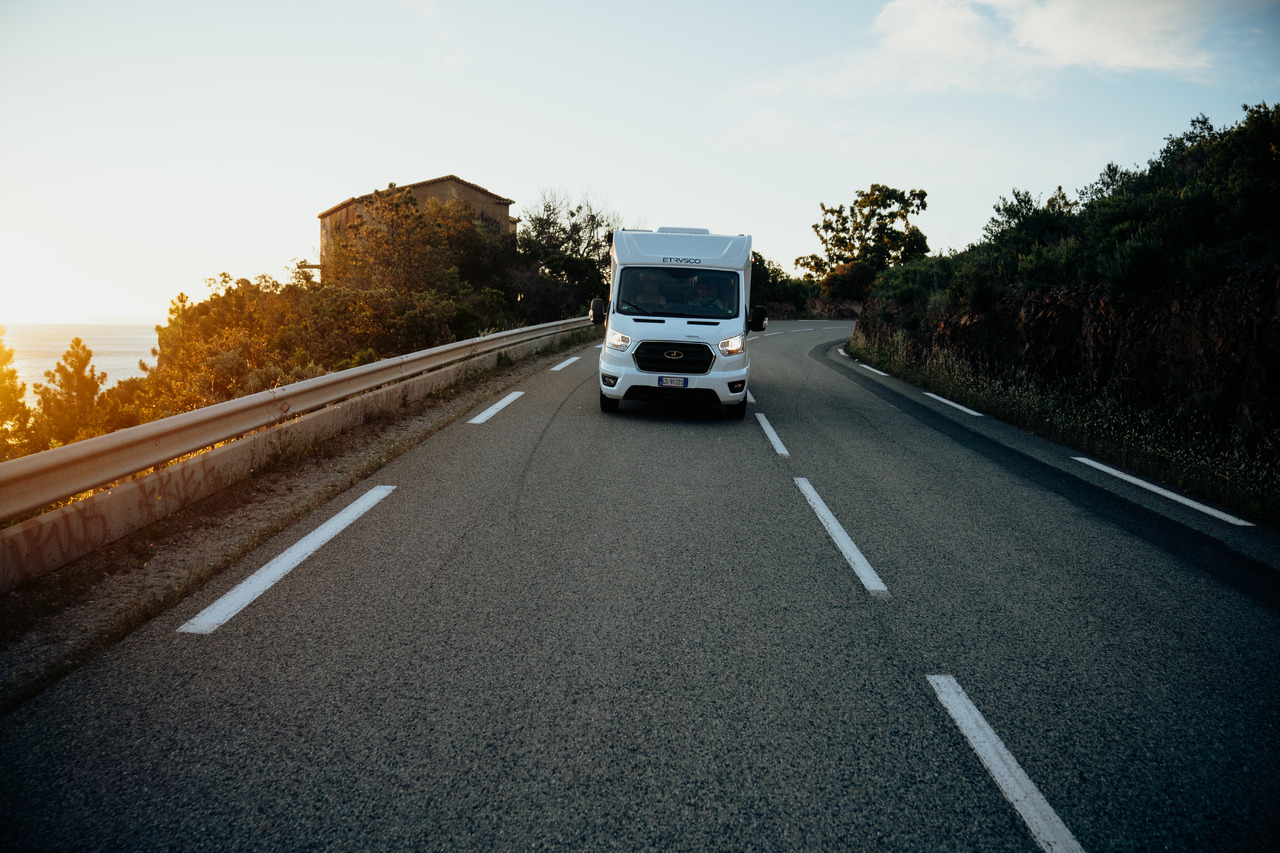 ETRUSCO Etrusco V 6.8 SCF - 露营车:图4 ETRUSCO Etrusco V 6.8 SCF - 露营车:图4