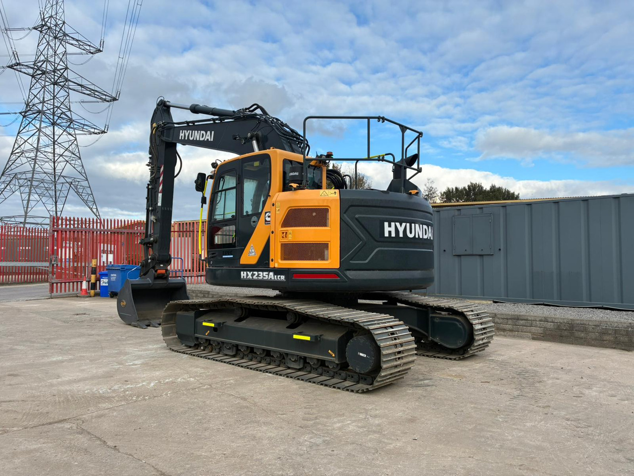 Hyundai HX235ALCR - 履带式挖掘机:图3 Hyundai HX235ALCR - 履带式挖掘机:图3