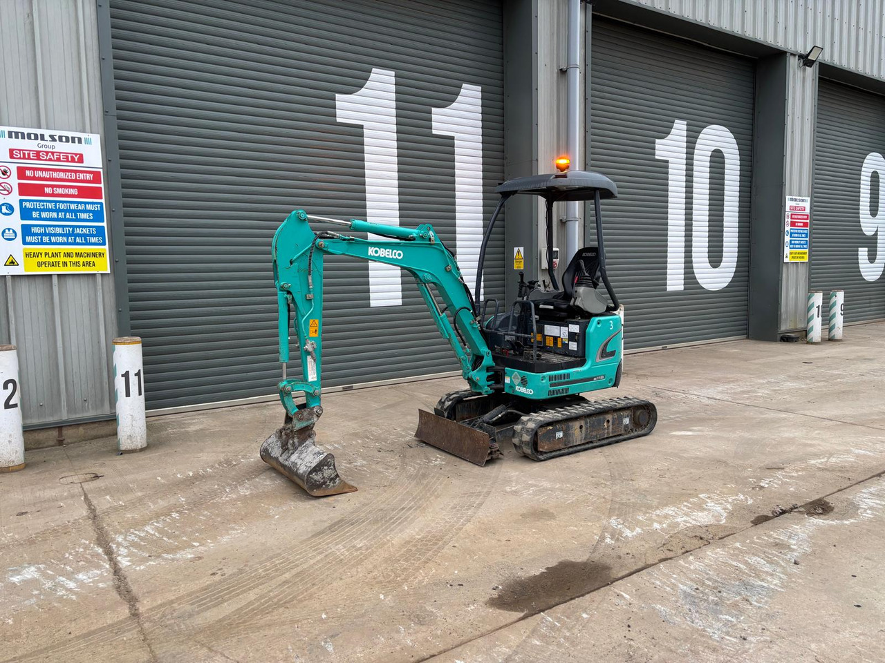 Kobelco SK17SR-3E - 小型挖掘机:图1 Kobelco SK17SR-3E - 小型挖掘机:图1
