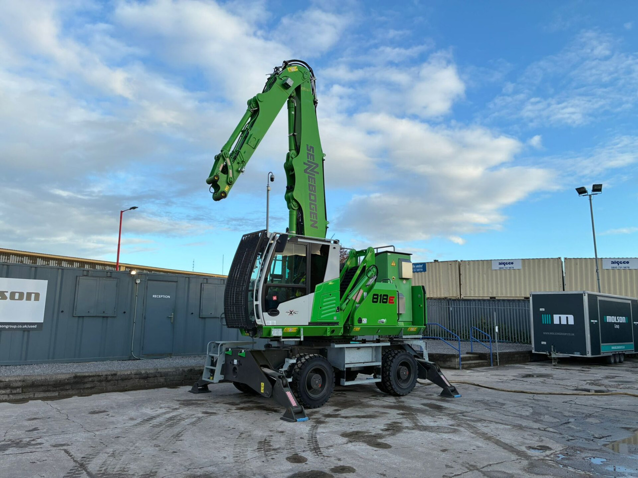 Sennebogen 818E - 垃圾/ 工业叉装车:图1 Sennebogen 818E - 垃圾/ 工业叉装车:图1