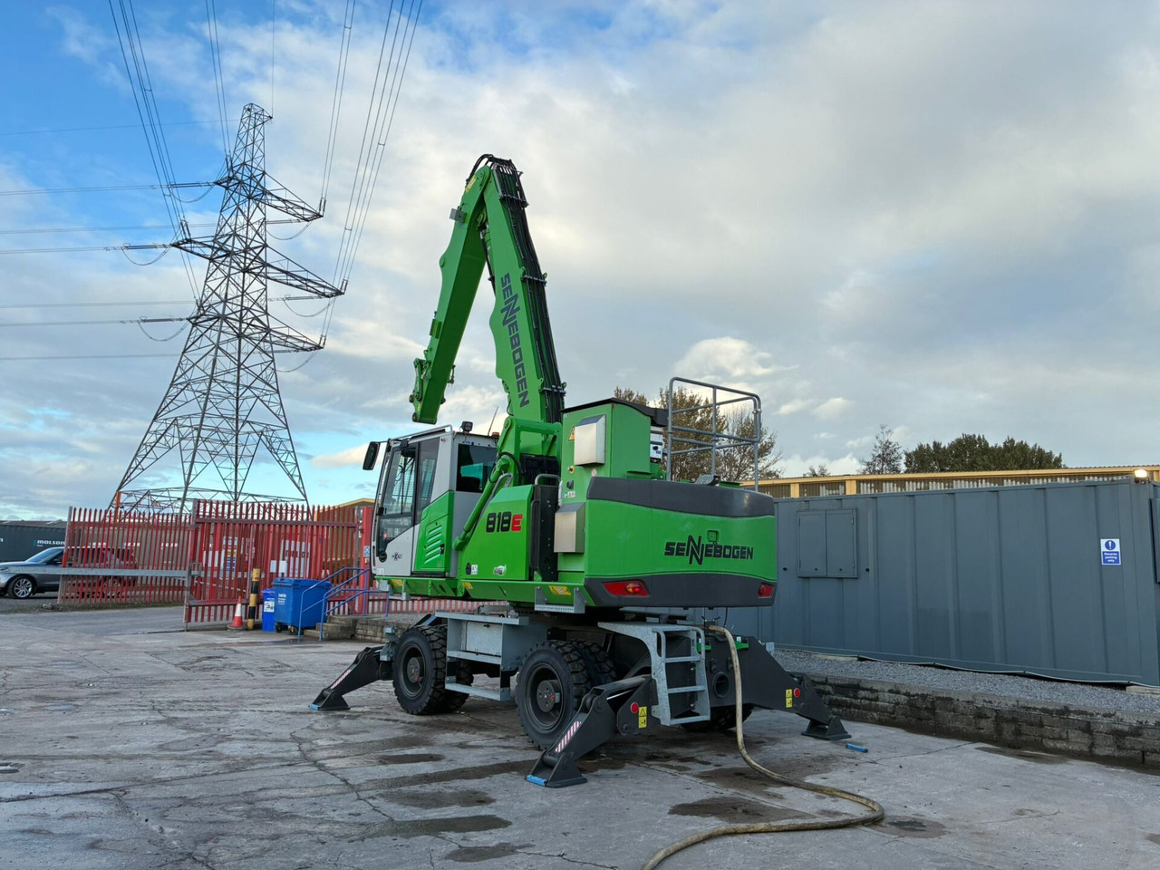 Sennebogen 818E - 垃圾/ 工业叉装车:图3 Sennebogen 818E - 垃圾/ 工业叉装车:图3