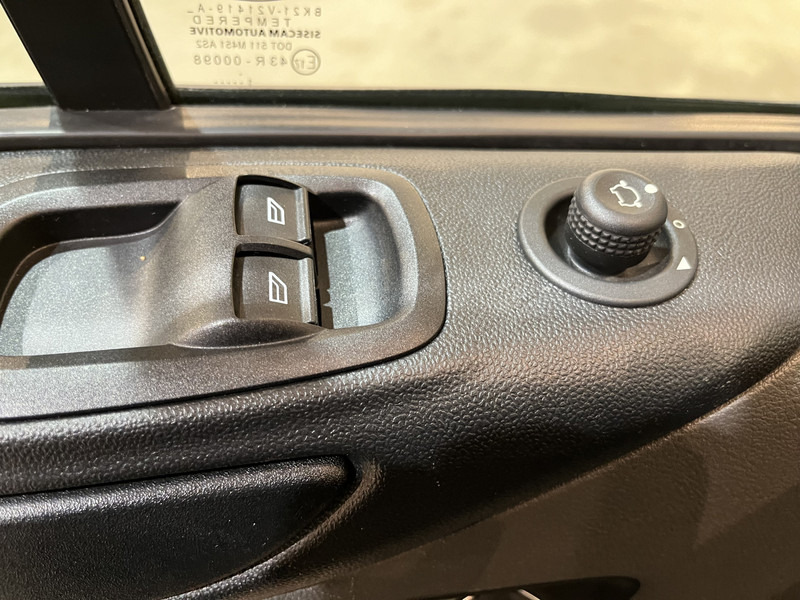 紧凑型面包车 Ford Transit Custom 300 2.0 TDCI L1H1 Trend 130 PK / Servicebus / Bott Inrichting / Euro 6 / Schuifdeur L + R / Airco / CarPlay / Klep / PDC / Navigatie / 3-Zits  / BPM VRIJ !!：图12