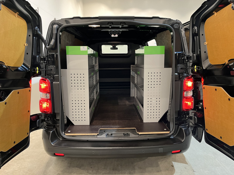 Peugeot e-Expert L2 Premium 75 kWh Servicebus / Van den Born Inrichting / 100% Elektrisch / Airco / Camera / Cruise Control / Navigatie / CarPlay / 12.400 KM !! - 紧凑型面包车, 电动小型货车:图4 Peugeot e-Expert L2 Premium 75 kWh Servicebus / Van den Born Inrichting / 100% Elektrisch / Airco / Camera / Cruise Control / Navigatie / CarPlay / 12.400 KM !! - 紧凑型面包车, 电动小型货车:图4