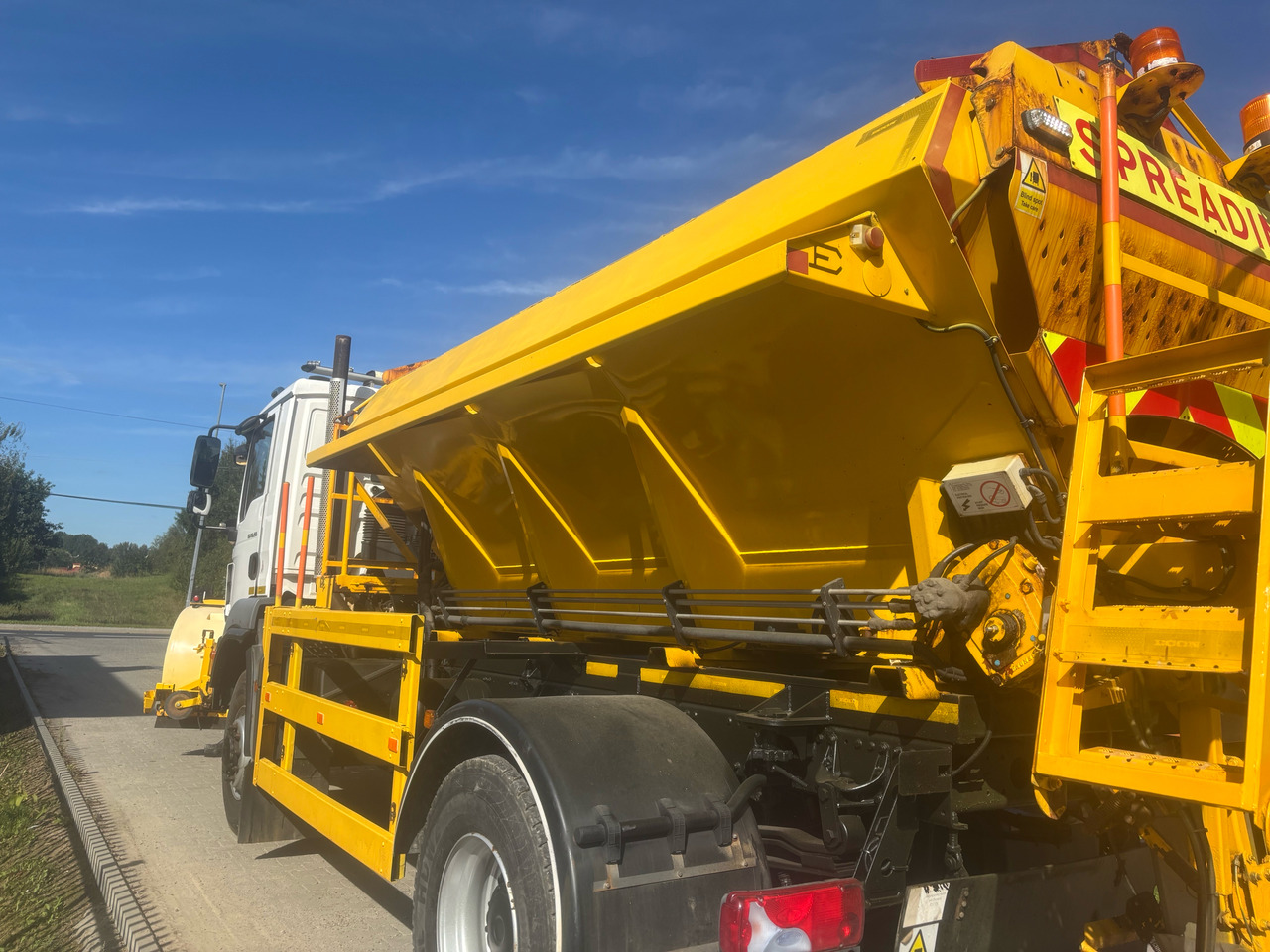 MAN TGM 18.290 4x4 BB GRITTER/SPREADER/PLOUGH - 除雪车:图4 MAN TGM 18.290 4x4 BB GRITTER/SPREADER/PLOUGH - 除雪车:图4