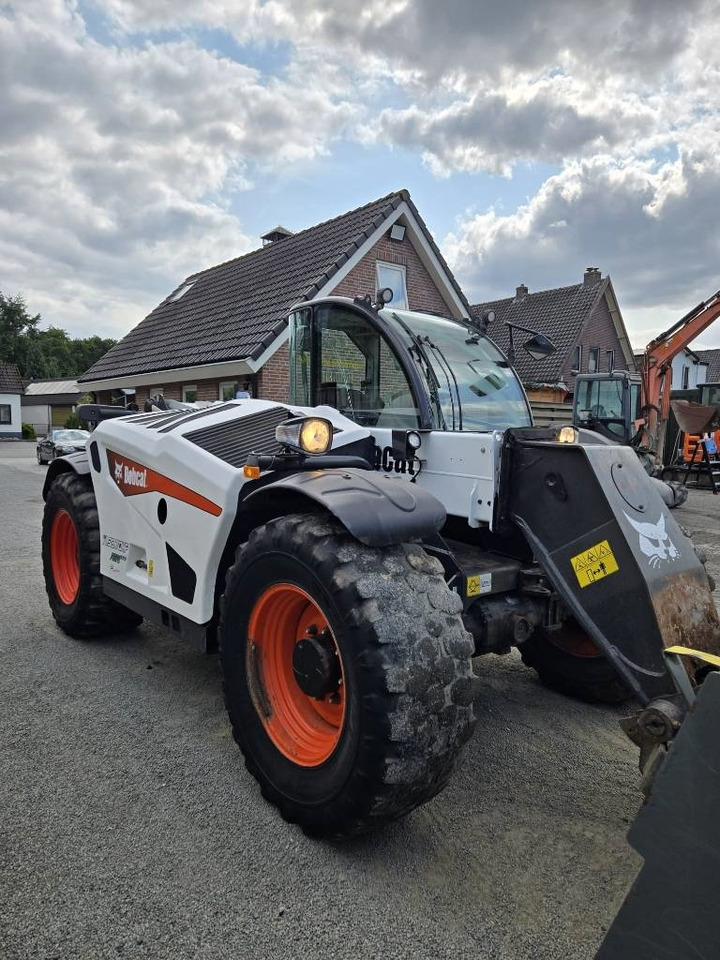 Bobcat TL 38.70 HF AGRI  - 伸缩臂叉装车:图5 Bobcat TL 38.70 HF AGRI  - 伸缩臂叉装车:图5