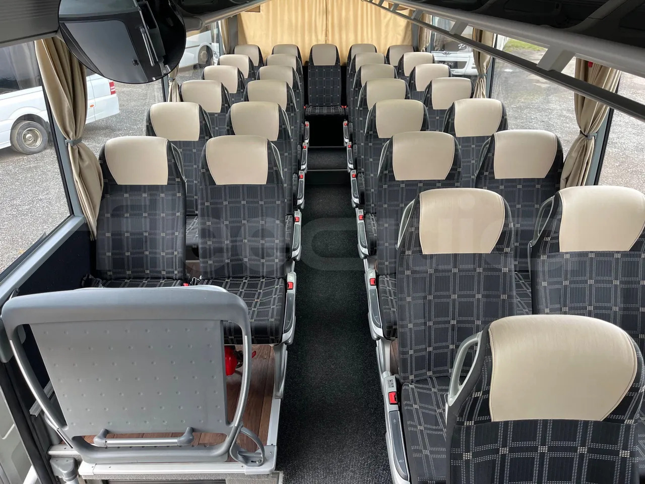 长途客车 Mercedes-Benz Tourismo：图32