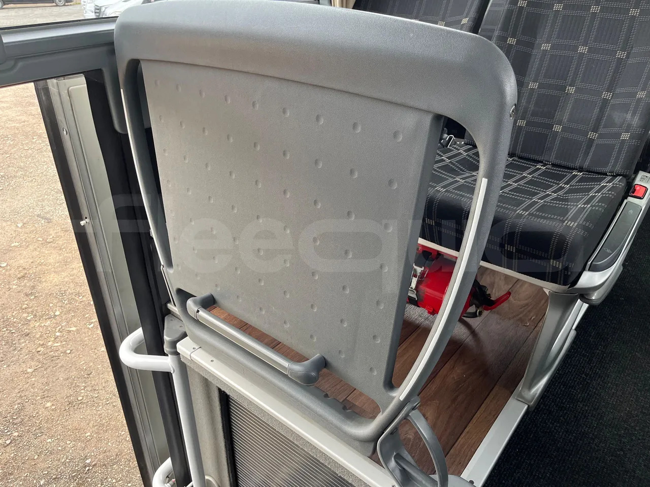长途客车 Mercedes-Benz Tourismo：图50