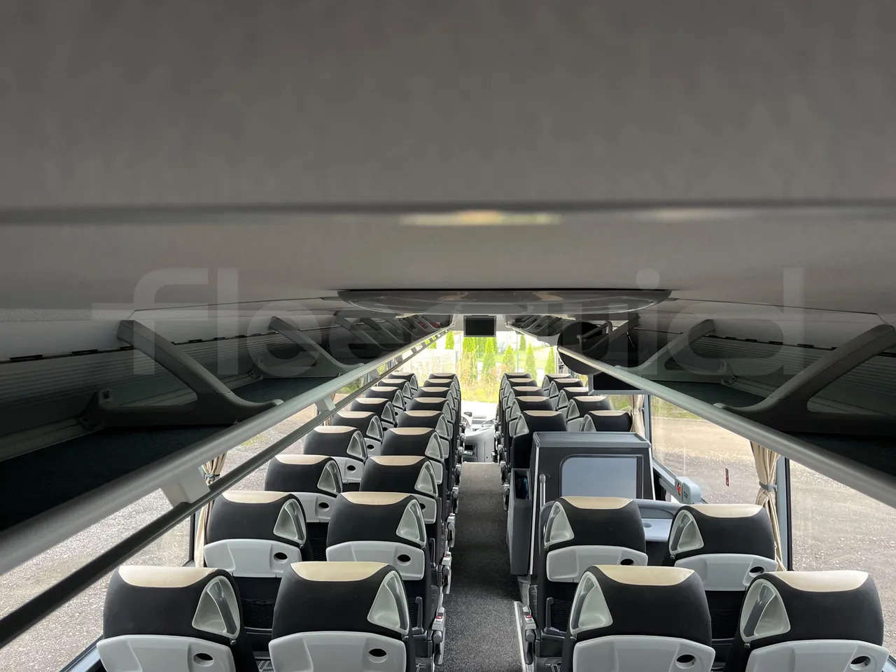 长途客车 Mercedes-Benz Tourismo：图36