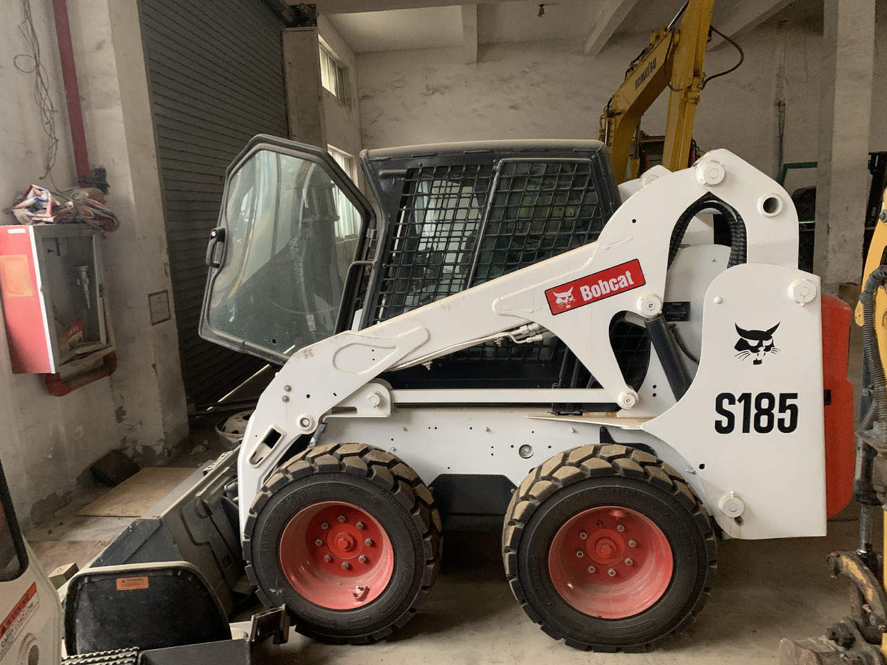 BOBCAT S185 - 滑移装载机:图3 BOBCAT S185 - 滑移装载机:图3