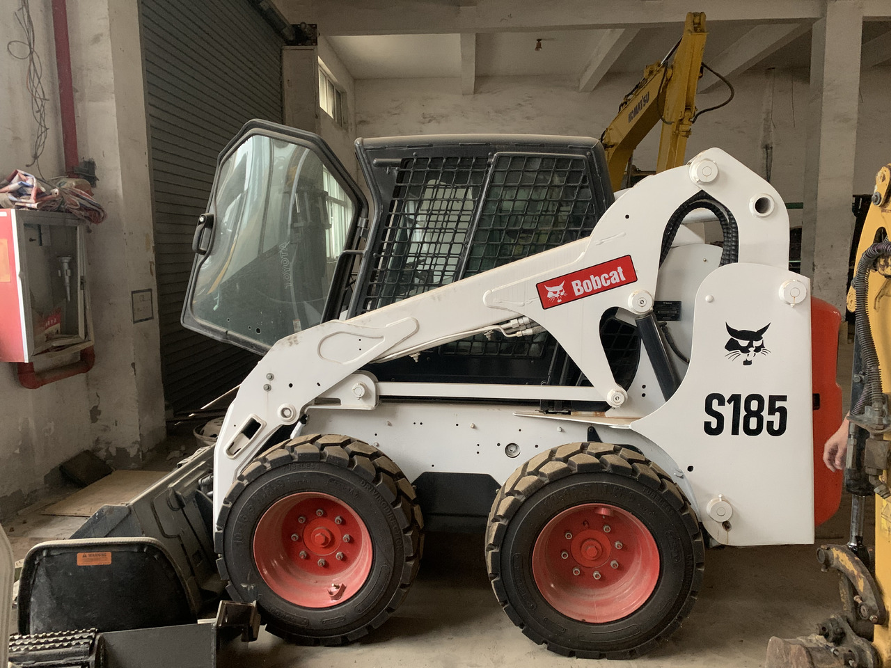 BOBCAT S185 - 滑移装载机:图1 BOBCAT S185 - 滑移装载机:图1
