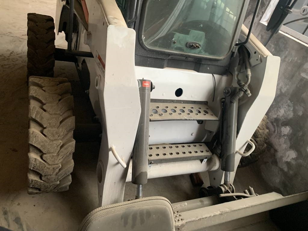 Bobcat S 300 - 滑移装载机:图2 Bobcat S 300 - 滑移装载机:图2
