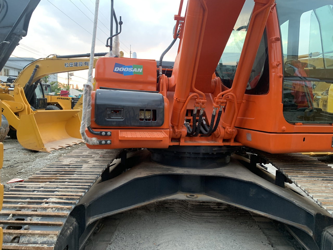 DOOSAN DX225LC - 轮式挖掘机:图4 DOOSAN DX225LC - 轮式挖掘机:图4