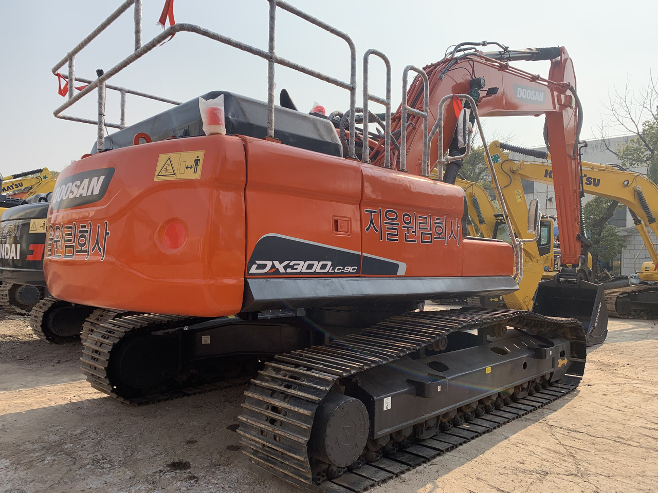 DOOSAN DX300LC-9C - 轮式挖掘机:图1 DOOSAN DX300LC-9C - 轮式挖掘机:图1