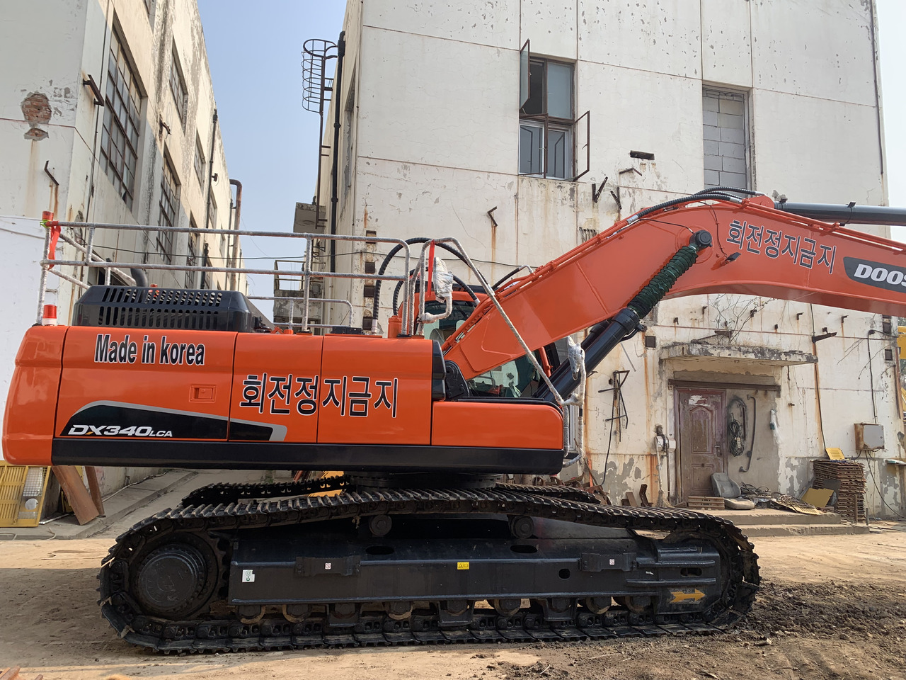 DOOSAN DX340LCA - 履带式挖掘机:图4 DOOSAN DX340LCA - 履带式挖掘机:图4