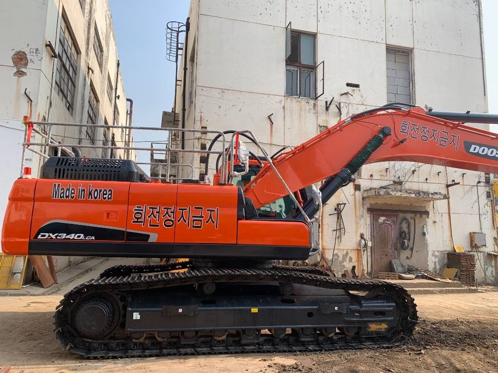Doosan DX 340 LCA - 履带式挖掘机:图1 Doosan DX 340 LCA - 履带式挖掘机:图1
