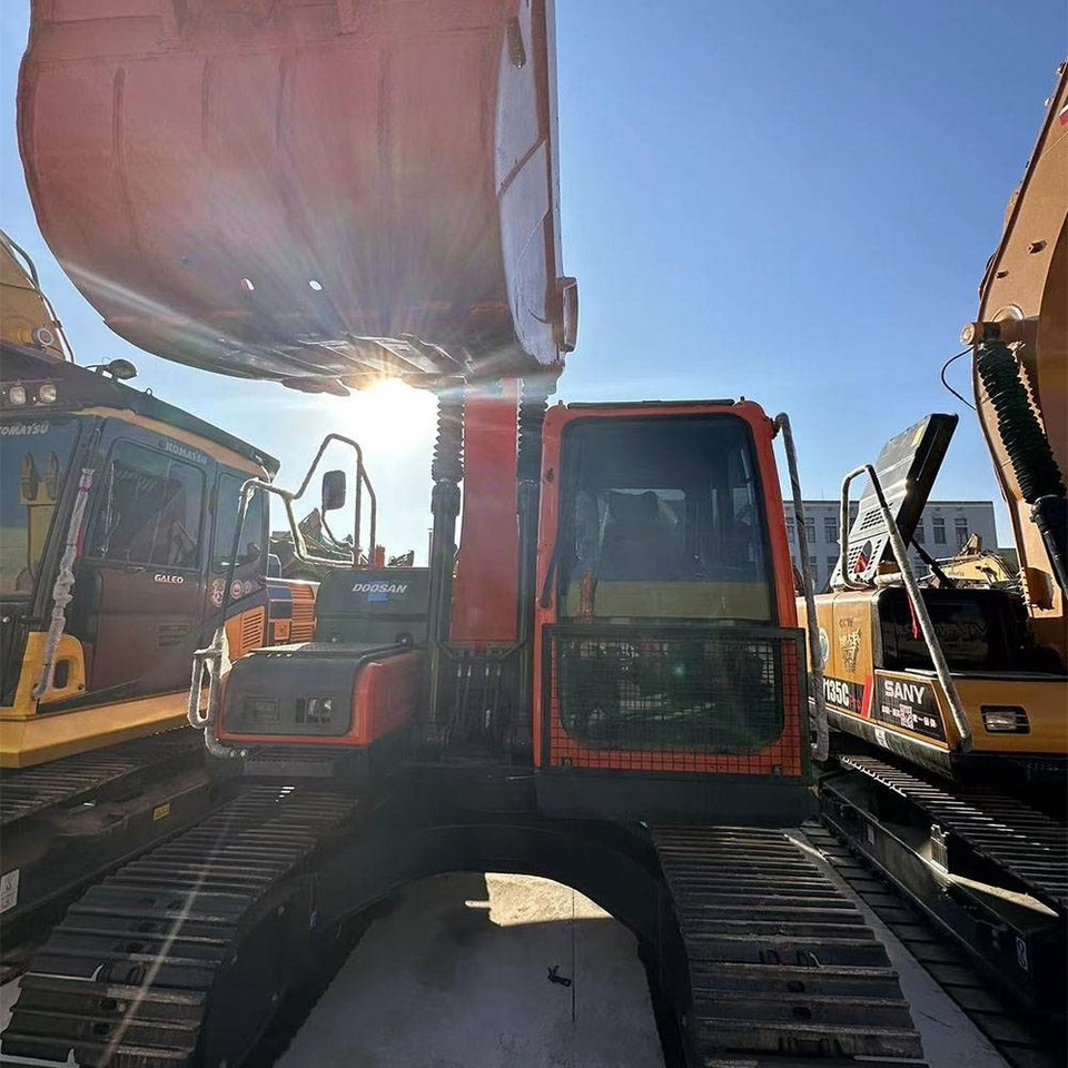 Doosan DX150LC-9C - 履带式挖掘机:图3 Doosan DX150LC-9C - 履带式挖掘机:图3