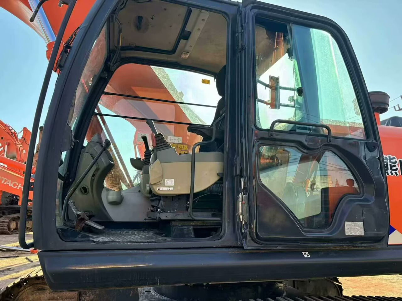 HITACHI ZX350H-5G - 履带式挖掘机:图4 HITACHI ZX350H-5G - 履带式挖掘机:图4