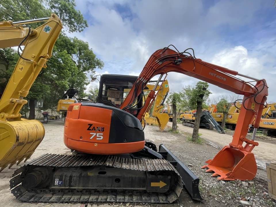 Hitachi ZAXIS 75 - 小型挖掘机:图5 Hitachi ZAXIS 75 - 小型挖掘机:图5