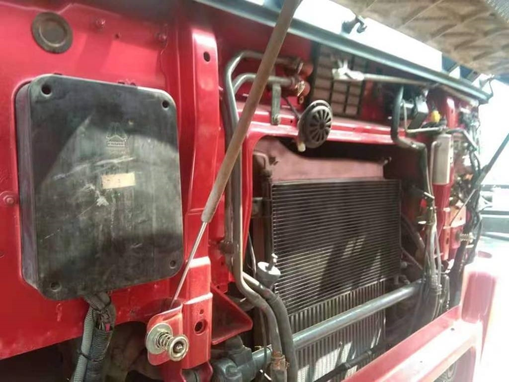 Howo 6X4 - 翻斗车:图4 Howo 6X4 - 翻斗车:图4